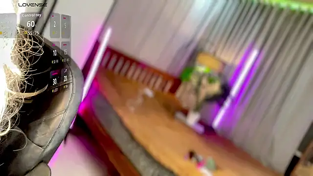Midnight_Cravingsts' Live XXX Chat