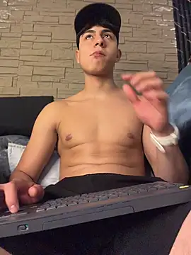 XXX chat uživo modela Lander_Cruz