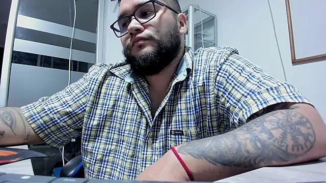 VINCEDMAGLIOO Chat XXX in diretta