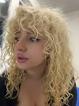 Chatroom XXX en direct de CurlyDaisy