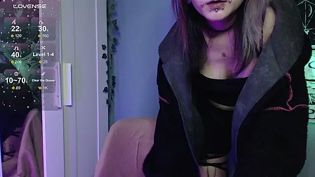 Trish-Crystal Live XXX-chat