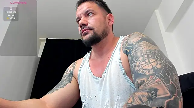 musclemonster31's Live XXX Chat