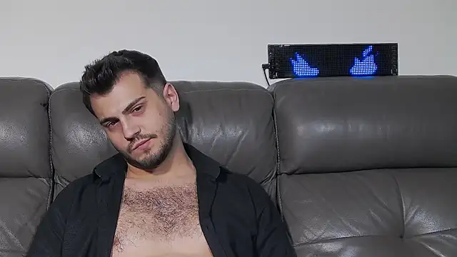 Chatroom XXX en direct de CrazyDom1