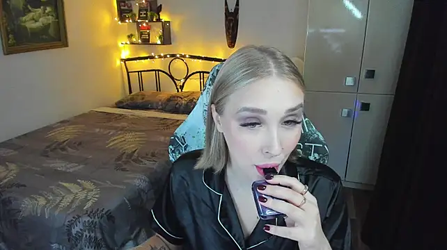 CrazyBitchInLace Live XXX-chat