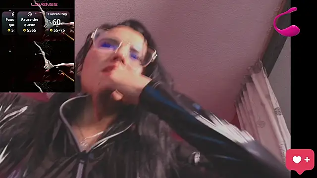 Онлайн чат XXX Seraphine_Moont