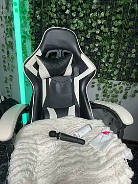 Eva_Kit Chat XXX live