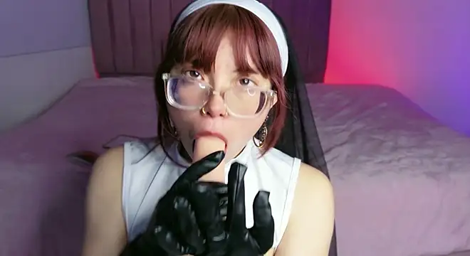 צ'אט XXX בשידור חי של uchiiky_doll