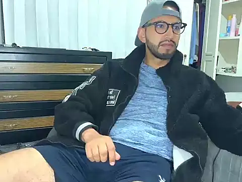 thomass1018 Show Webcam