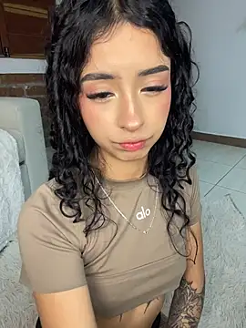 RosseMelody Adlı Modelin Canlı XXX Sohbeti