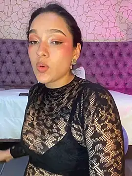 EMILYY_FOXY লাইভ XXX চ্যাট