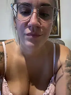 PlayWithUsXO Chat XXX live