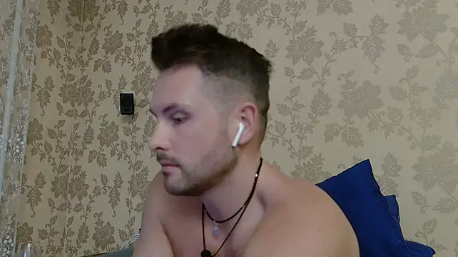 XXX chat uživo modela MartinBrandon