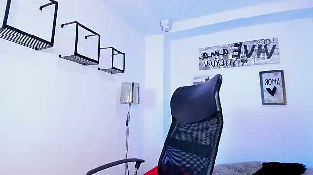 arianarousee élő XXX-chatje