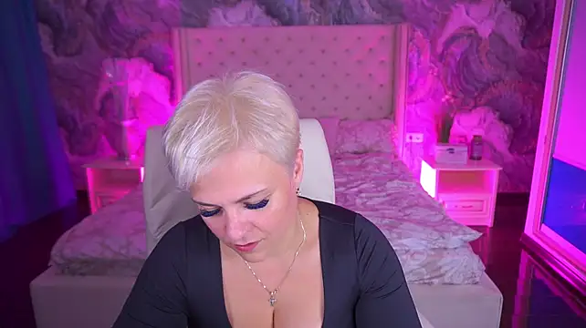 CrystalVibe élő XXX-chatje