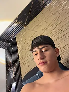 Chat +18 de Lander_Cruz ao vivo