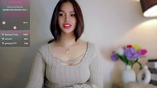 Anna_HollyDoll Adlı Modelin Canlı XXX Sohbeti