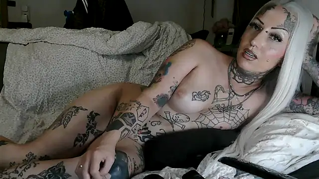 RoxxyInk élő XXX-chatje