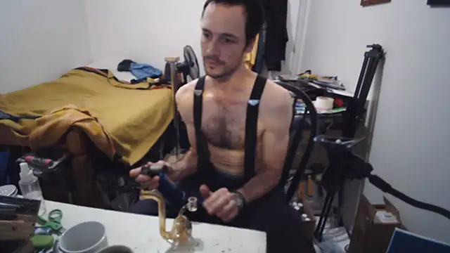 JohnnyMoves Adlı Modelin Canlı XXX Sohbeti