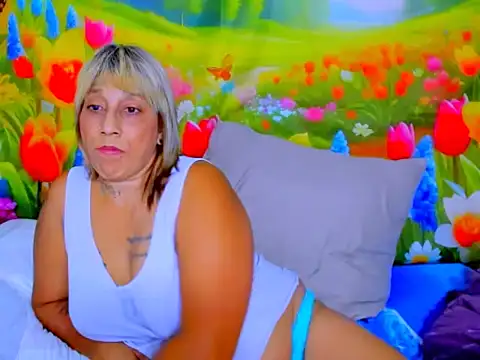 indianroxy Adlı Modelin Canlı XXX Sohbeti