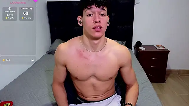 צ'אט XXX בשידור חי של Luke_Muscle