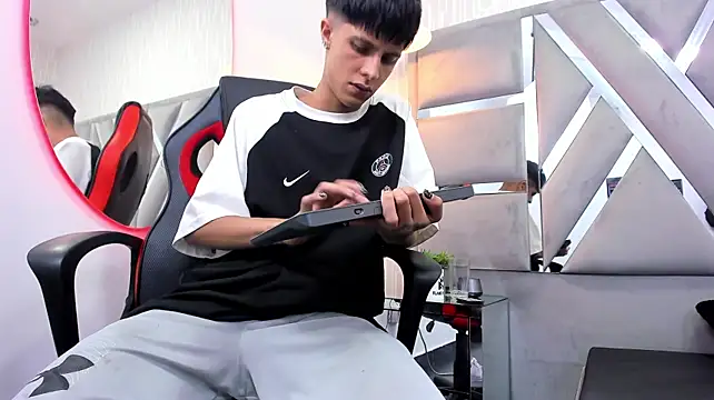 MikeHunteer 라이브 XXX 채팅