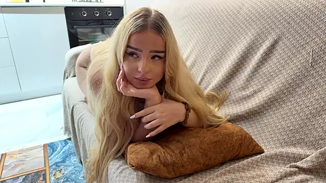Blonde88888 Adlı Modelin Canlı XXX Sohbeti