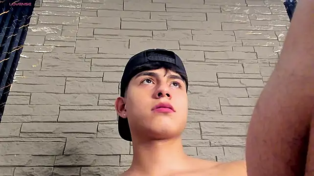 Lander_Cruz Live XXX-chat