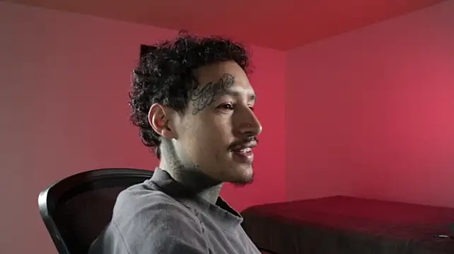 trieone's Live XXX Chat