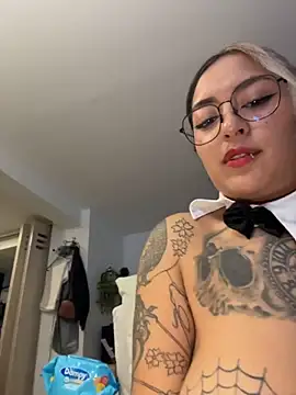 Chatroom XXX en direct de Rae_Lil_White