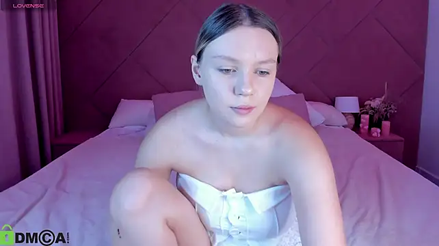 hloya_kissn Live XXX chat