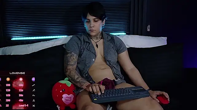 ZhoeStrong's Live XXX Chat