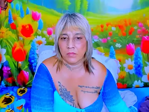 indianroxy Adlı Modelin Canlı XXX Sohbeti