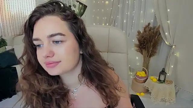 MiracleCurly live XXX chat