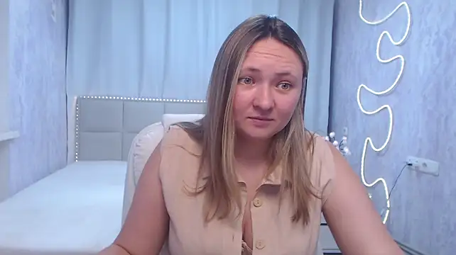 SallyVerda élő XXX-chatje