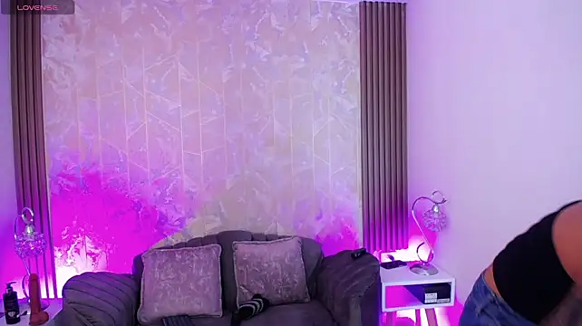 Raven_Wood live XXX chat