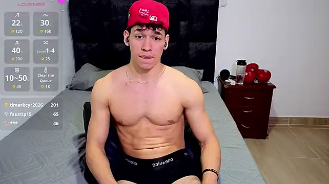 Luke_Muscle élő XXX-chatje