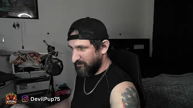 DevilPup75_ élő XXX-chatje