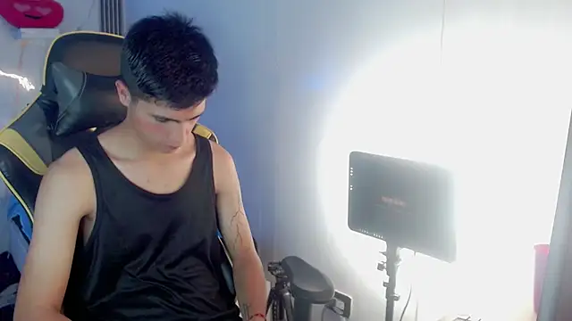 Chat +18 de Ascii_one ao vivo