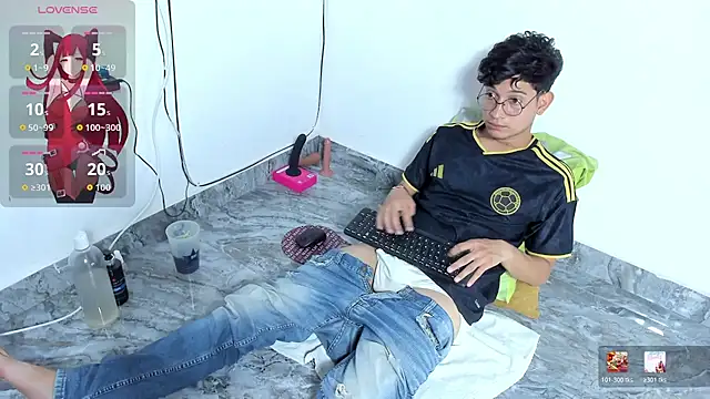 Chat XXX ao vivo de Benjamin_Buster