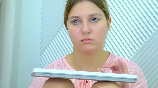 TinnaBurton Adlı Modelin Canlı XXX Sohbeti