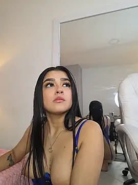 Онлайн чат XXX Emilygh1_