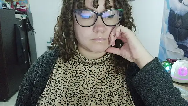 curly_greeneyed Chat XXX live