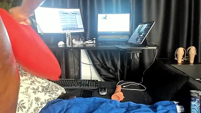 naughty_bigass Adlı Modelin Canlı XXX Sohbeti
