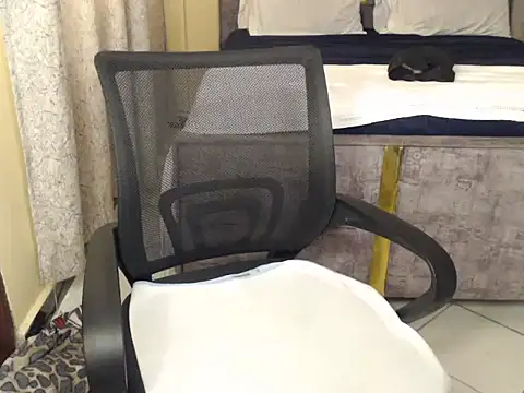 Booby_savage élő XXX-chatje