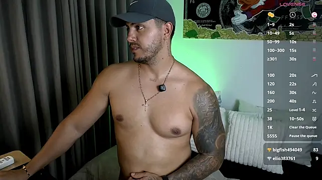 owen-pierces webcam show