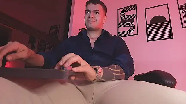 XXX chat uživo modela ALPHA_DOMINUS_