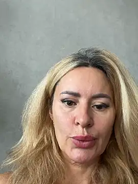 Show de Tania201243 na webcam
