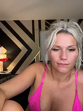Peachyb Webcam show