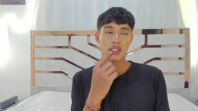 Chat XXX en directo de ADRIAN_LUUST