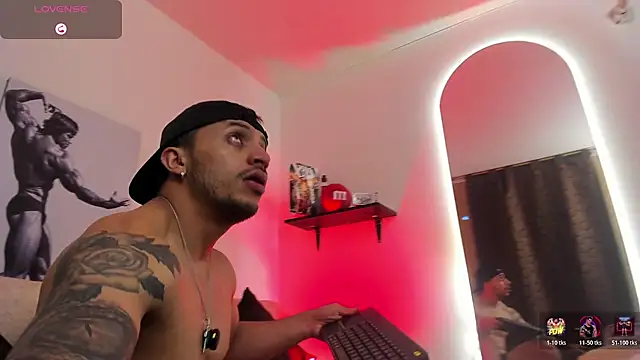LiamReigns_ Adlı Modelin Canlı XXX Sohbeti